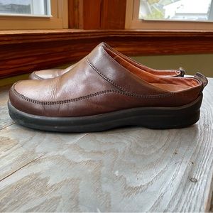 Footprints by Birkenstock brown leather mules | size 42